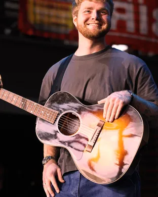 Alex Warren Omaha